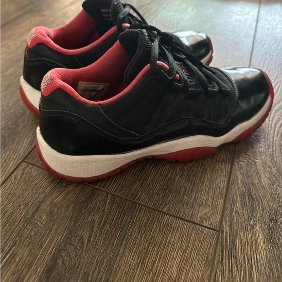 Jordan’s - Picture 3 of 9